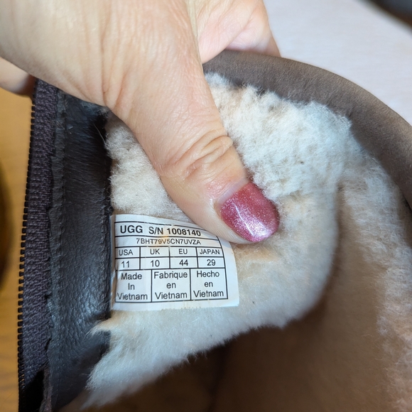 UGG Hendren Waterproof Boots - Men's size 11 - Picture 3 of 7